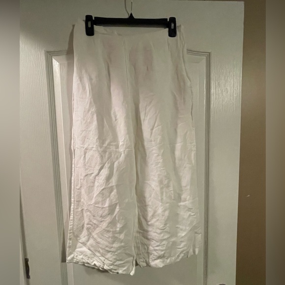 Women’s Limited White Capri Pants. Size 8. - Picture 2 of 2